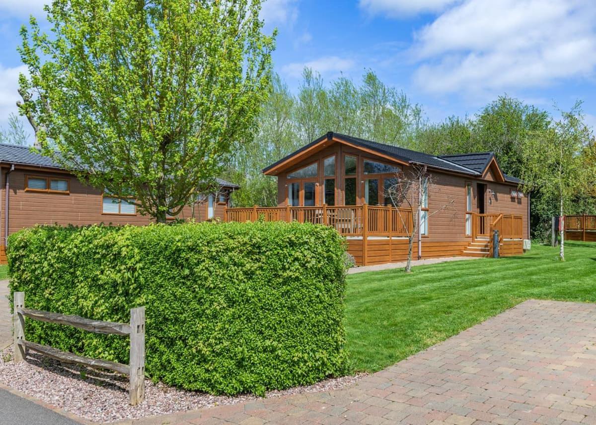 Canterbury Reach Lodge Retreat Petham Exterior photo