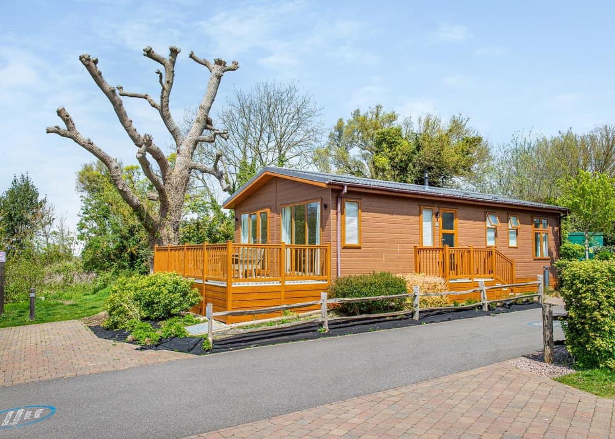 Canterbury Reach Lodge Retreat Petham Exterior photo