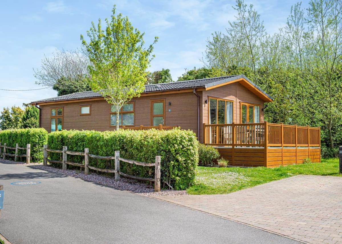 Canterbury Reach Lodge Retreat Petham Exterior photo